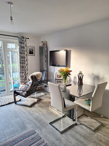 Extending dining table - extending,